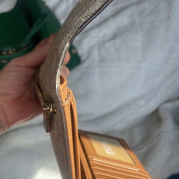 Michael Kors wallet - Picture 7 of 11